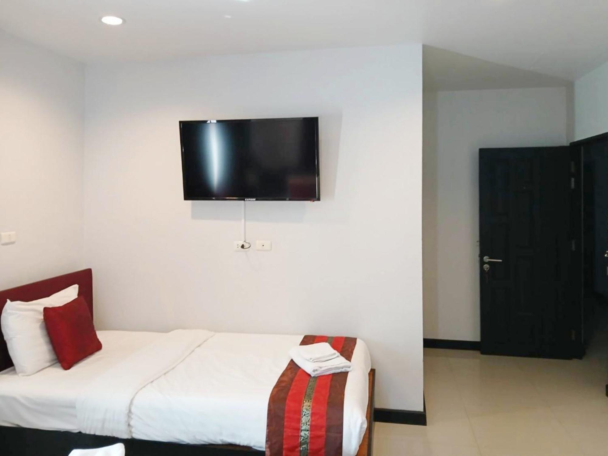 Sunray Beach Hotel Patong Buitenkant foto