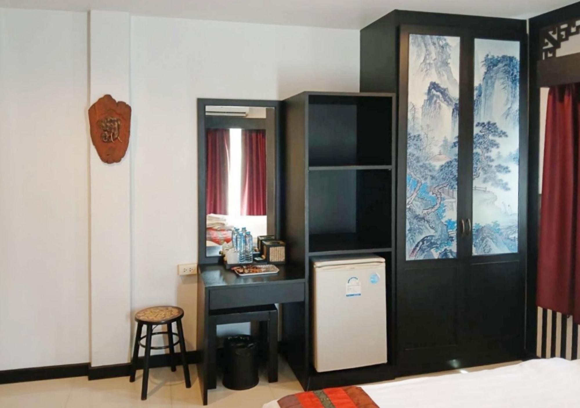 Sunray Beach Hotel Patong Buitenkant foto