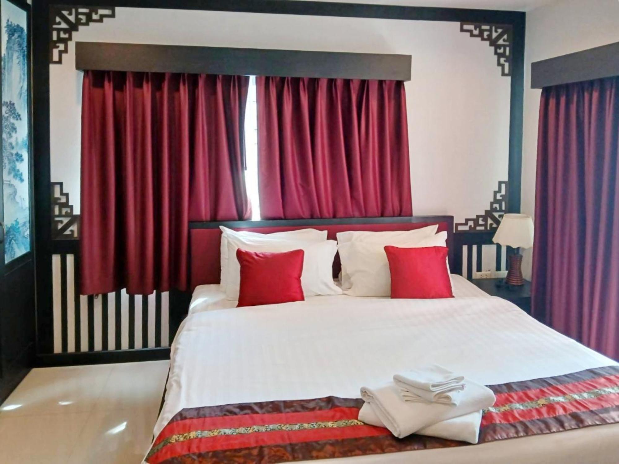 Sunray Beach Hotel Patong Buitenkant foto