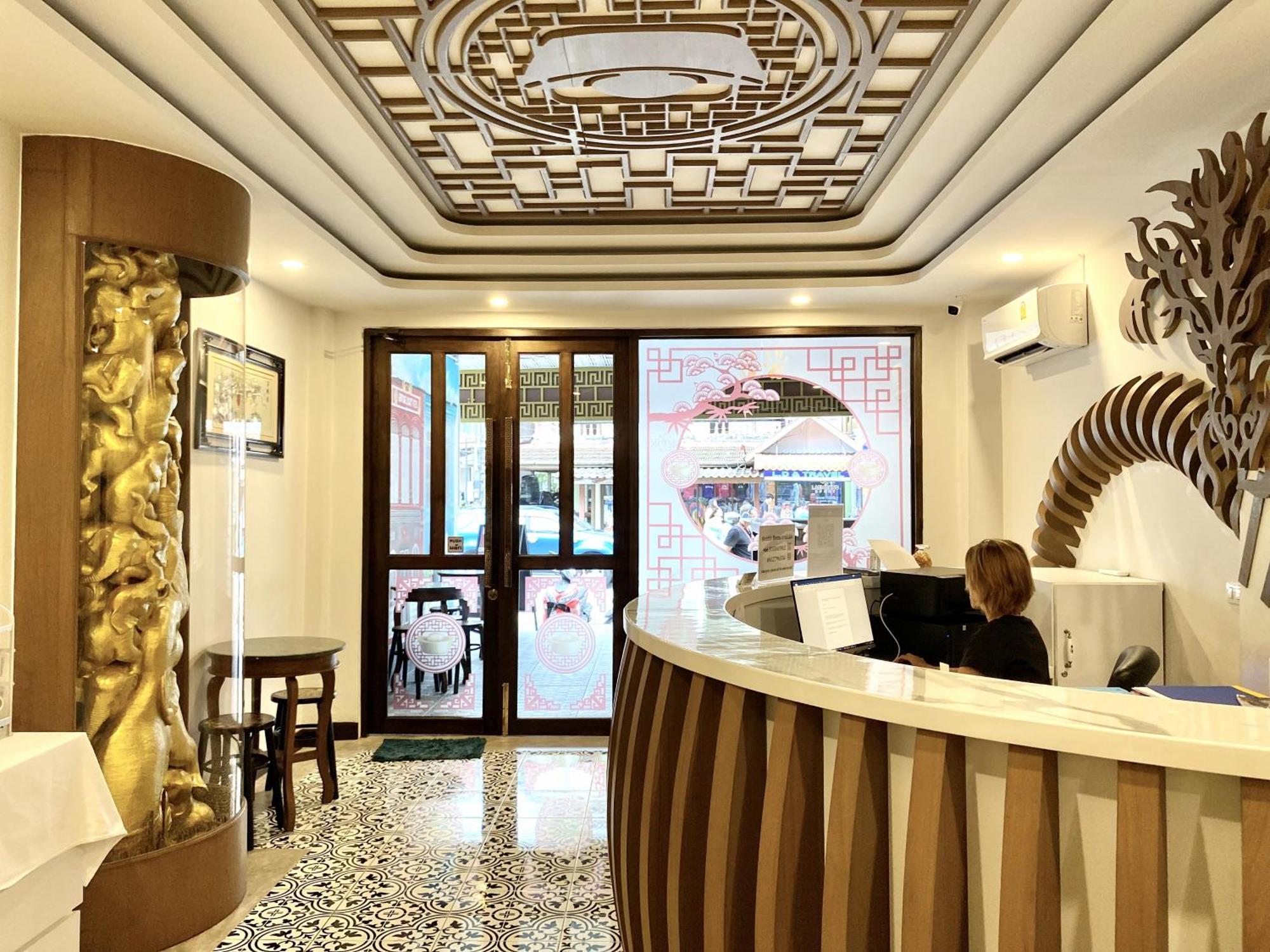 Sunray Beach Hotel Patong Buitenkant foto