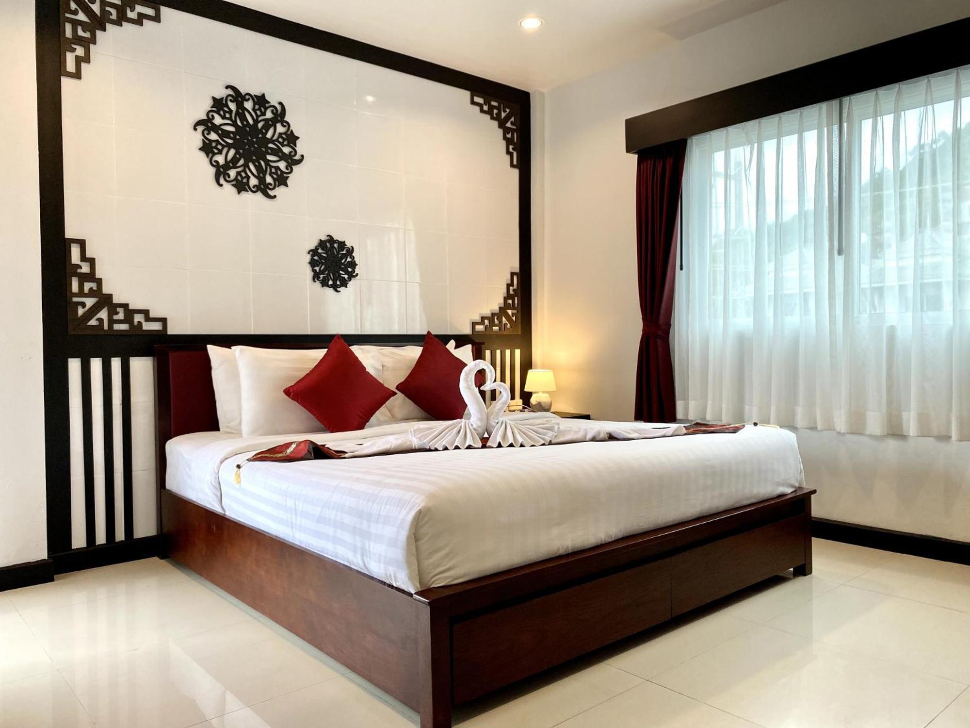 Sunray Beach Hotel Patong Buitenkant foto
