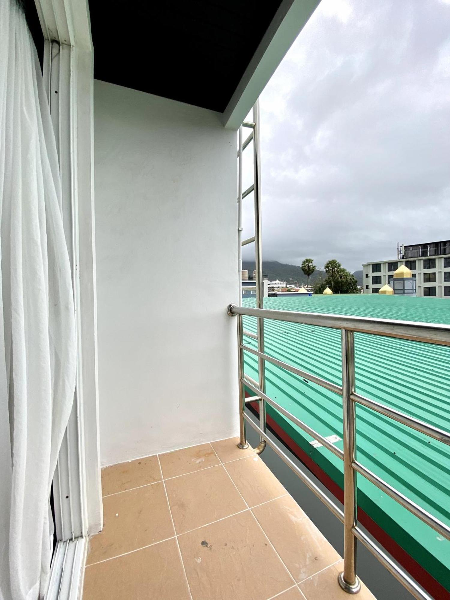 Sunray Beach Hotel Patong Buitenkant foto