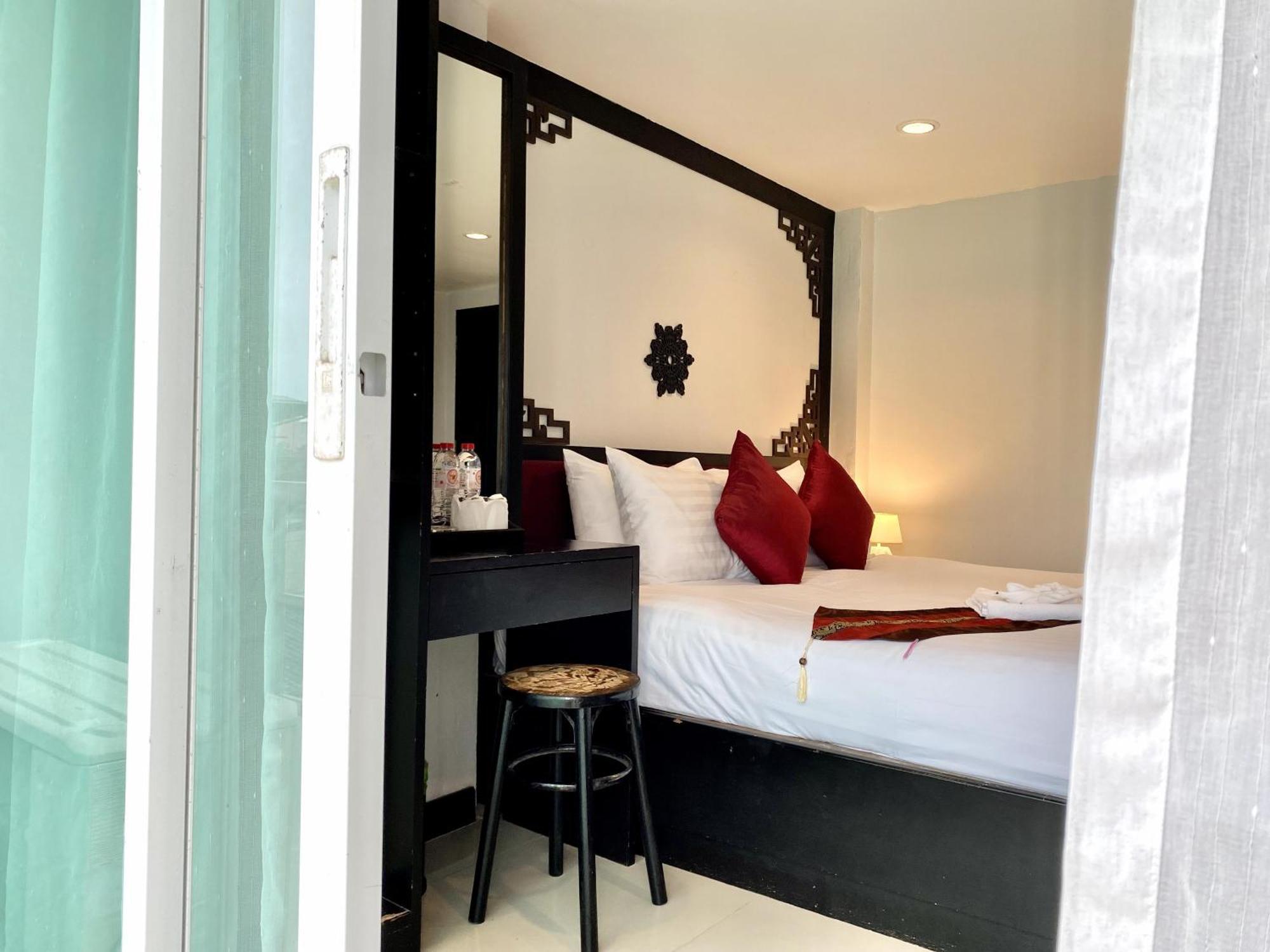 Sunray Beach Hotel Patong Buitenkant foto