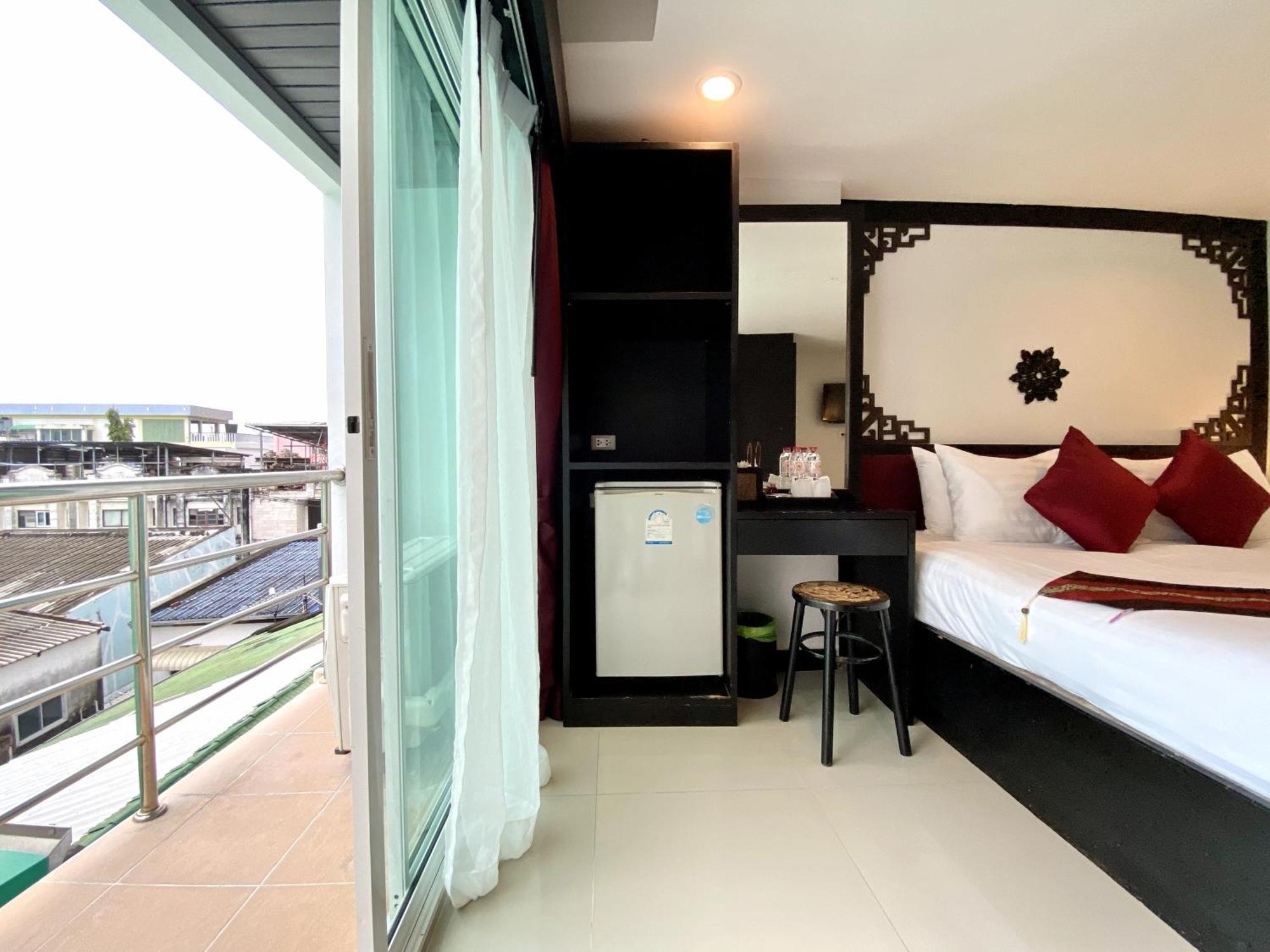 Sunray Beach Hotel Patong Buitenkant foto
