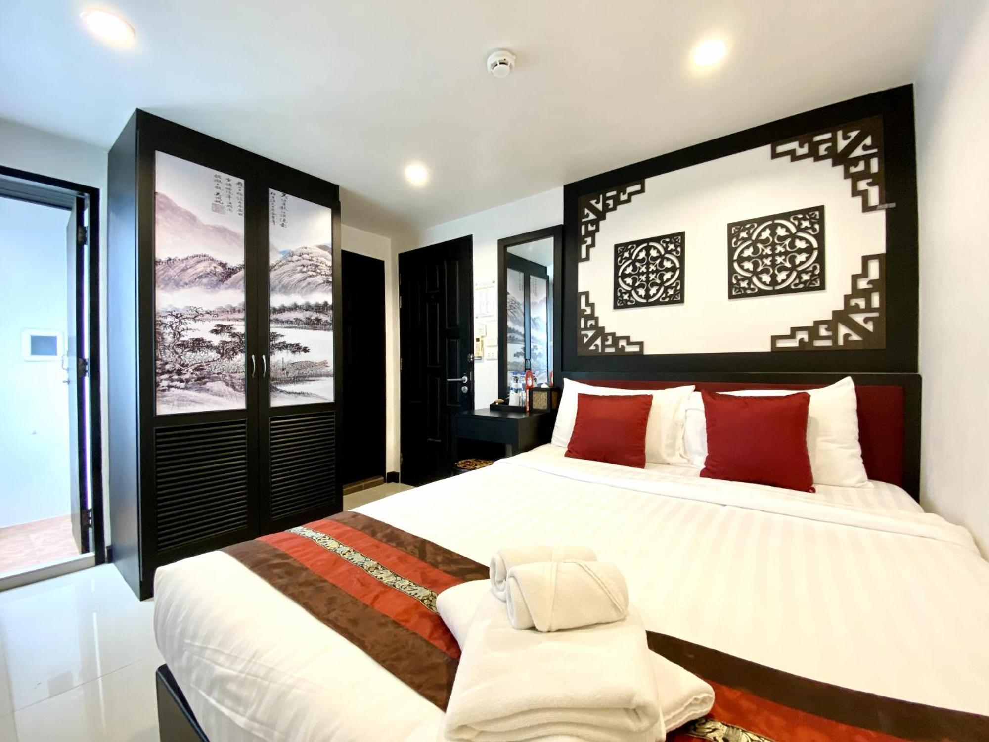 Sunray Beach Hotel Patong Buitenkant foto