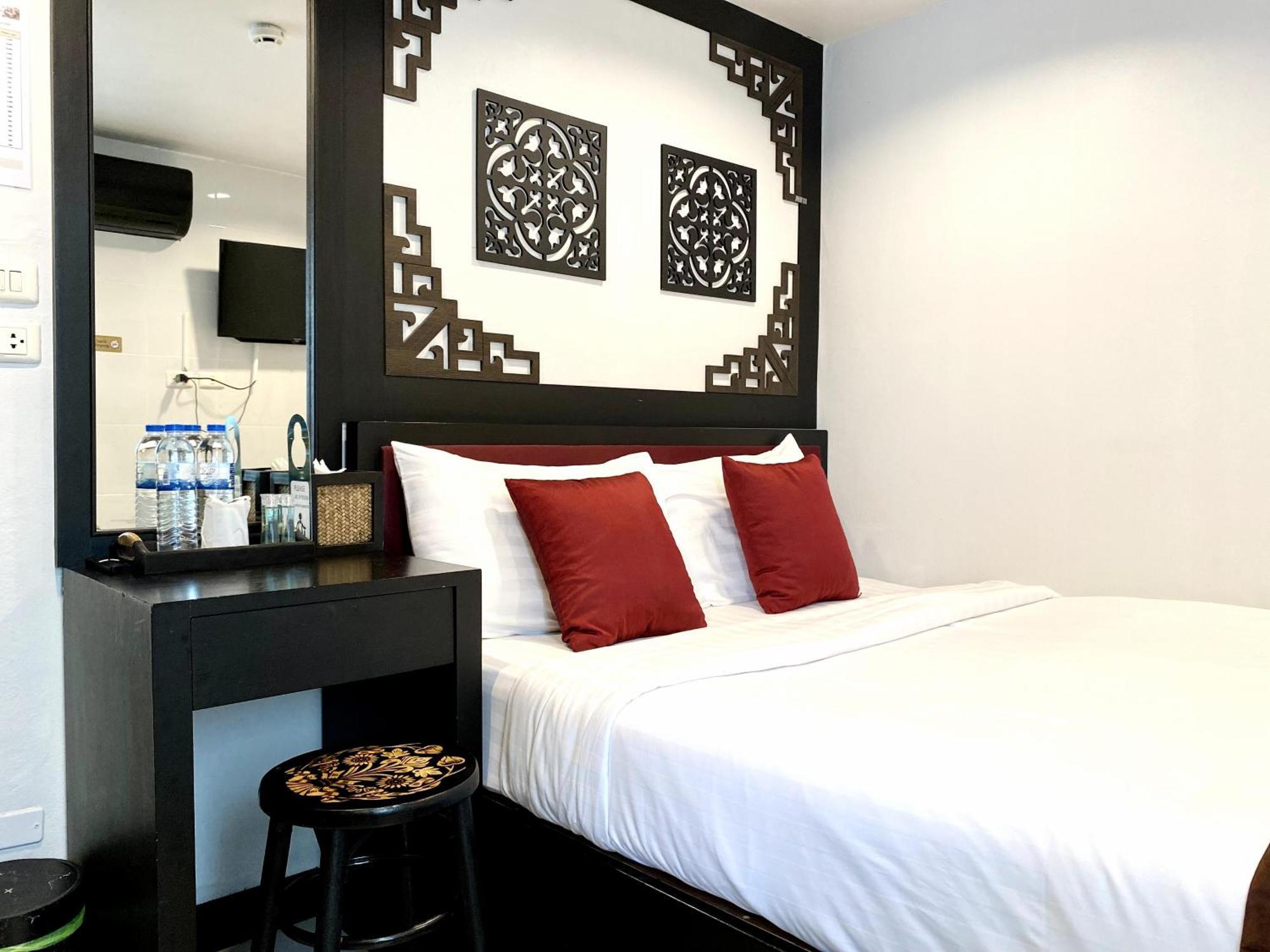 Sunray Beach Hotel Patong Buitenkant foto
