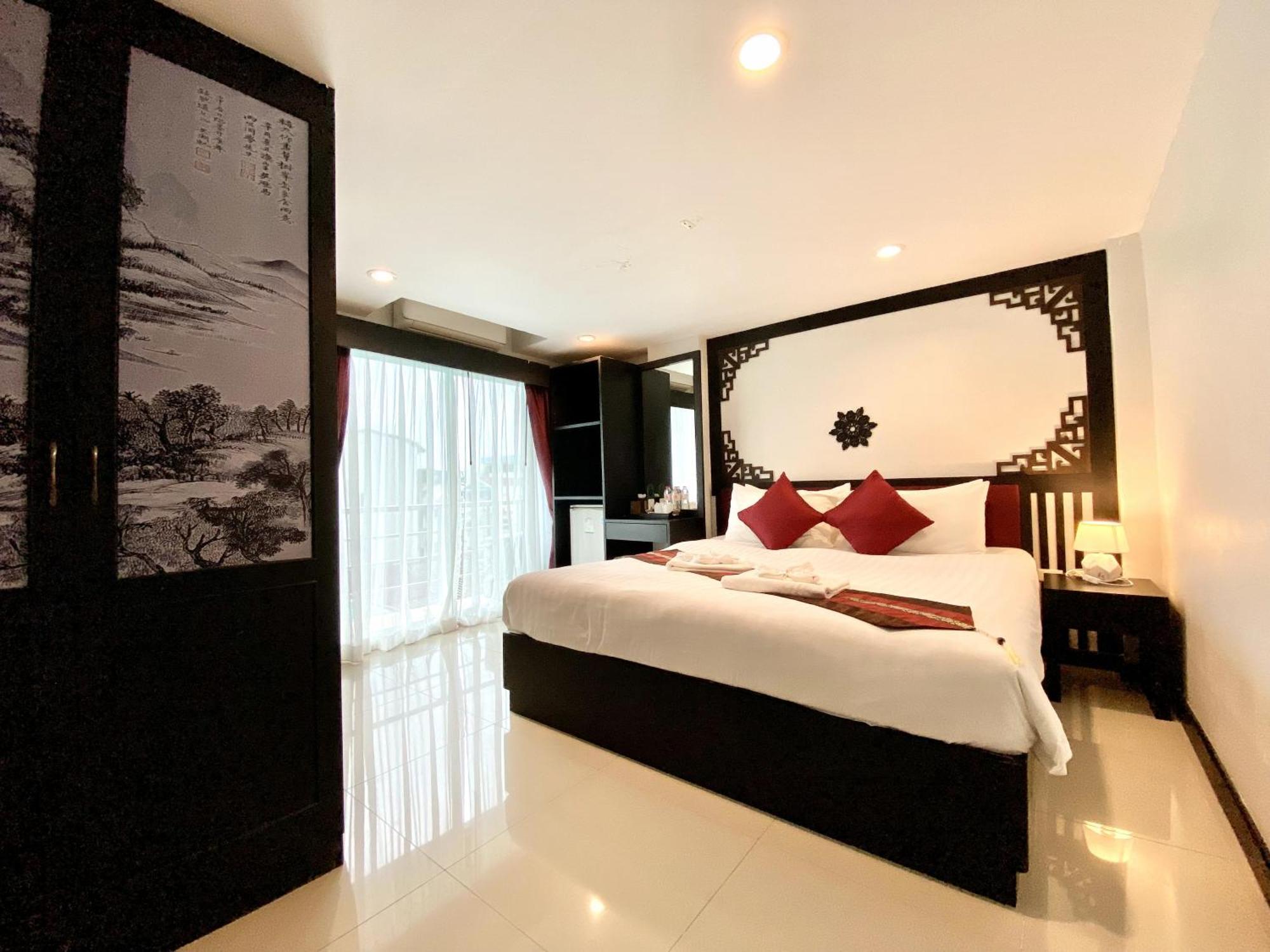 Sunray Beach Hotel Patong Buitenkant foto